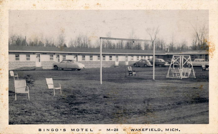 Bingos Motel - Old Postcard